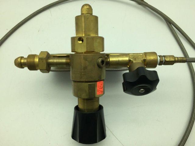 Air Products E12-3-NL45F Gas Regulator 250 PSI