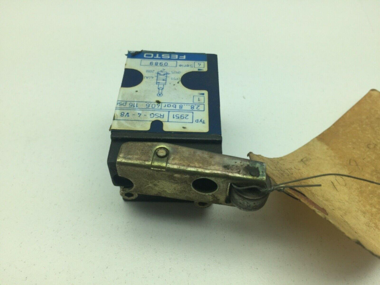 Festo RSG-4-1/8 (2951) Roller Lever Arm Air Valve