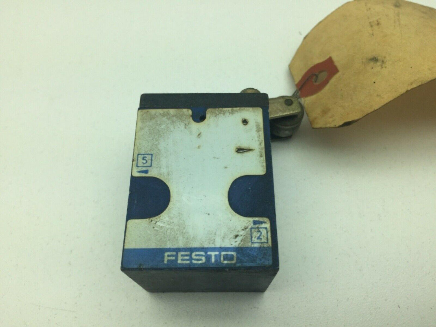 Festo RSG-4-1/8 (2951) Roller Lever Arm Air Valve
