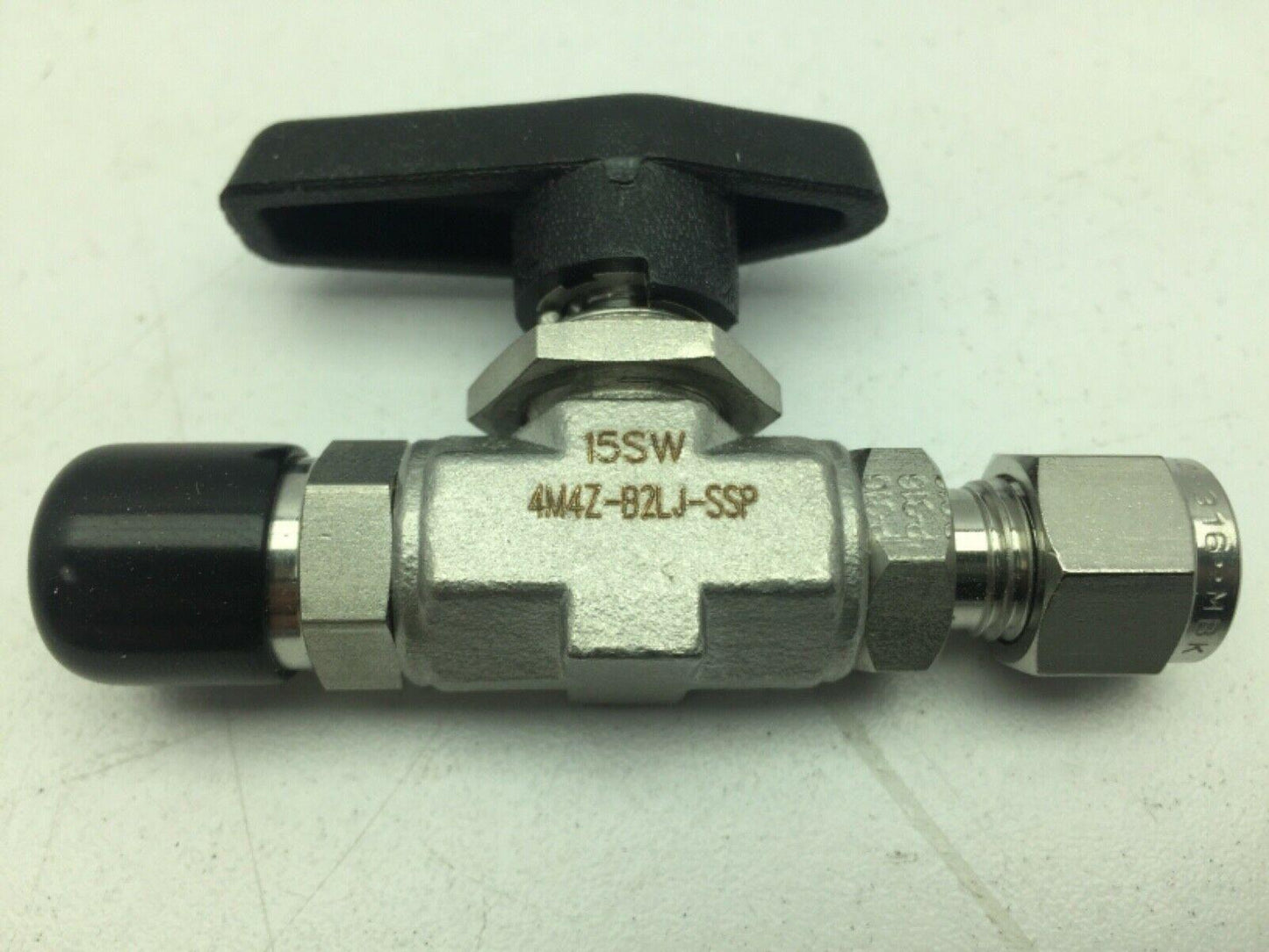 Parker 4M4Z-B2LJ-SSP 6000PSI B-Series Ball Valve, SS, 1/4 MNPT x1/4"Compresion