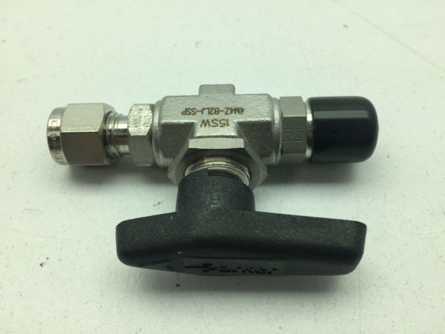 Parker 4M4Z-B2LJ-SSP 6000PSI B-Series Ball Valve, SS, 1/4 MNPT x1/4"Compresion