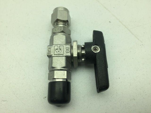 Parker 4M4Z-B2LJ-SSP 6000PSI B-Series Ball Valve, SS, 1/4 MNPT x1/4"Compresion