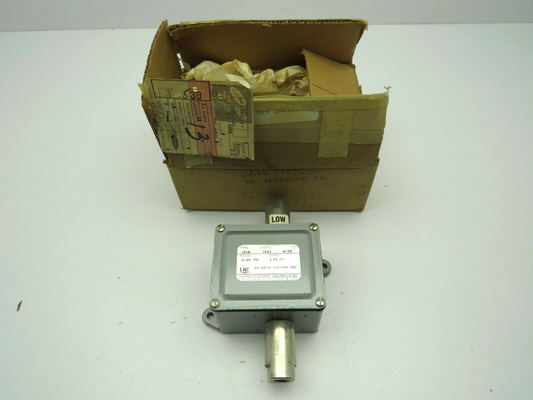 United Electric Controls 7611 Type J21K Pressure Switch  0-25PSI  20A 125/250Vac