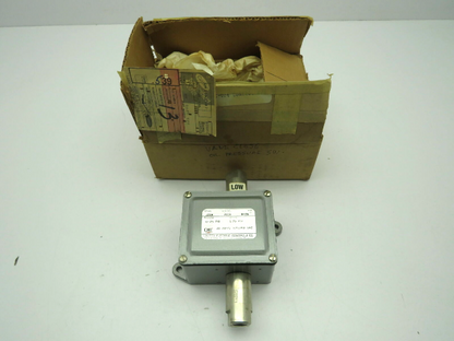 United Electric Controls 7611 Type J21K Pressure Switch  0-25PSI  20A 125/250Vac