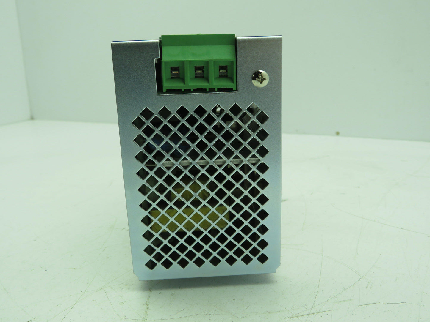 Micron DINergy MD120-24-1 Power Supply 100-240VAC Input 24VDC 5A Output 120W