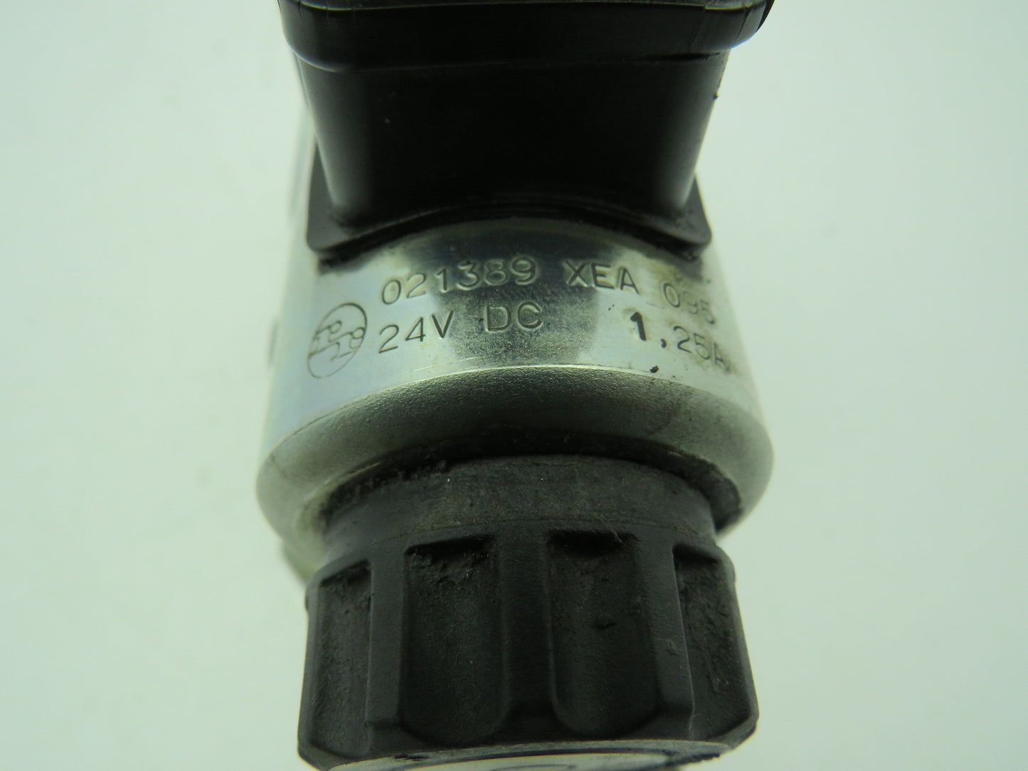 Rexroth 4WEH16Y70/6EG24N9ETK4 Hydraulic Directional Solenoid Valve 4WEH16Y70