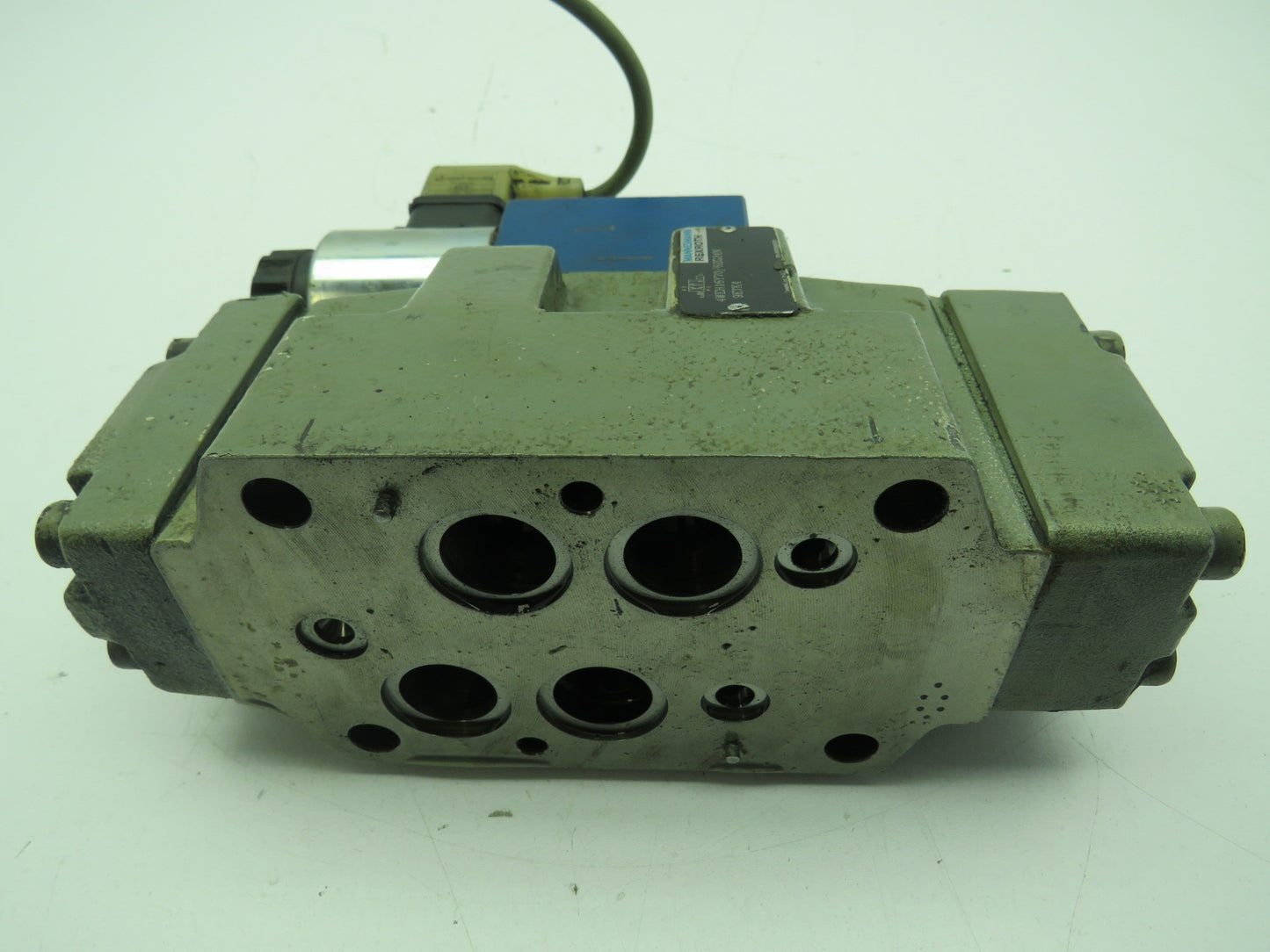 Rexroth 4WEH16Y70/6EG24N9ETK4 Hydraulic Directional Solenoid Valve 4WEH16Y70