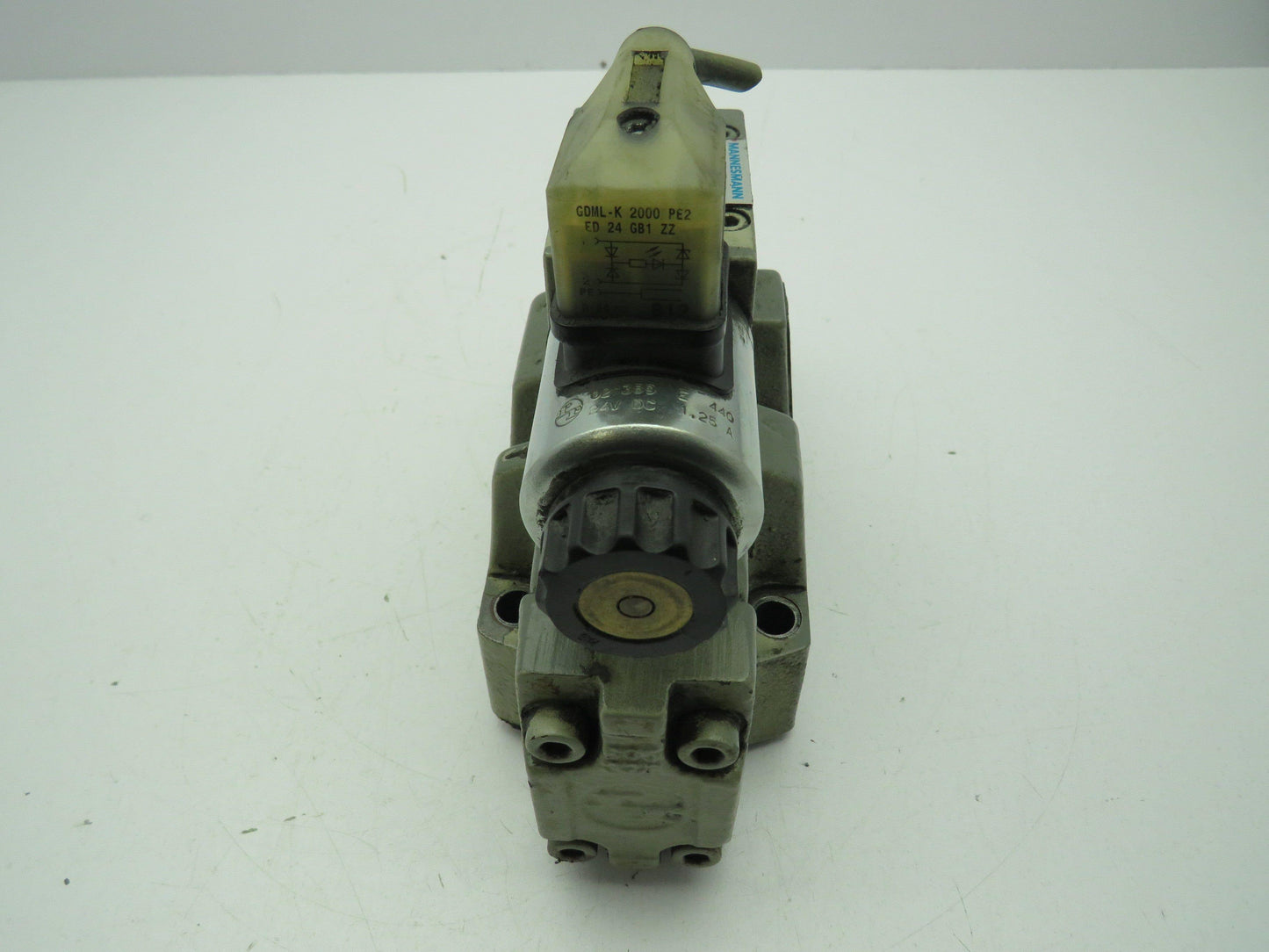 Rexroth 4WEH16Y70/6EG24N9ETK4 Hydraulic Directional Solenoid Valve 4WEH16Y70