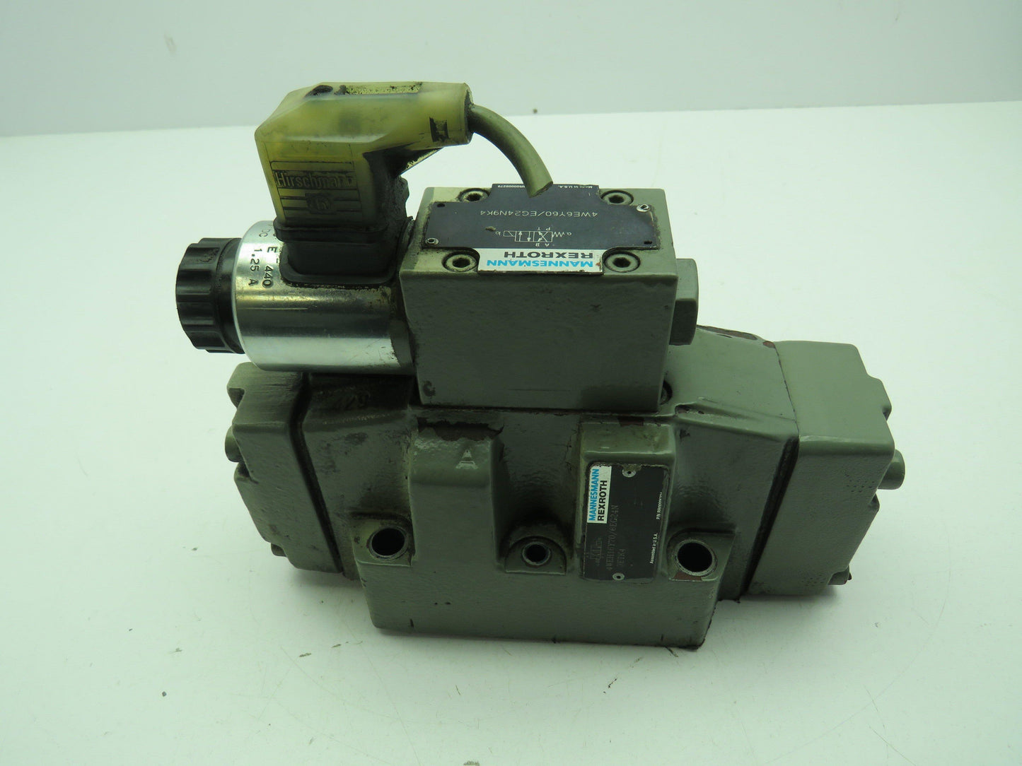 Rexroth 4WEH16Y70/6EG24N9ETK4 Hydraulic Directional Solenoid Valve 4WEH16Y70