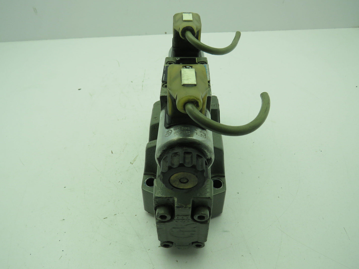 Rexroth 4WEH16C70/OF6EG24-N9K4/B10 Hydraulic Double Solenoid Valve 4WEH16C70