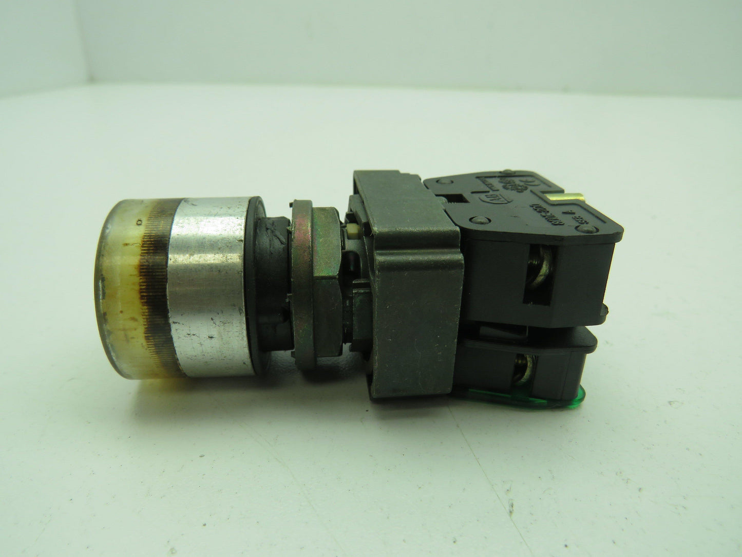 Allen Bradley White Flush Push Button Ser A 800E-2D0 N.O. 800E-2X10  Lot of 6