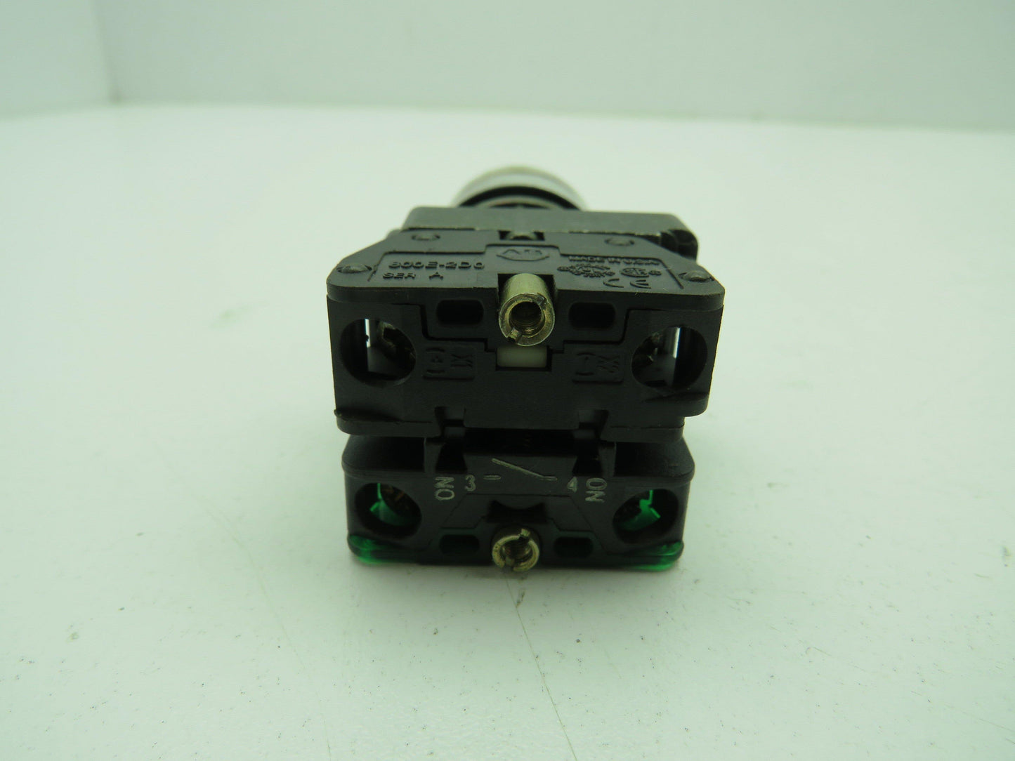 Allen Bradley White Flush Push Button Ser A 800E-2D0 N.O. 800E-2X10  Lot of 6