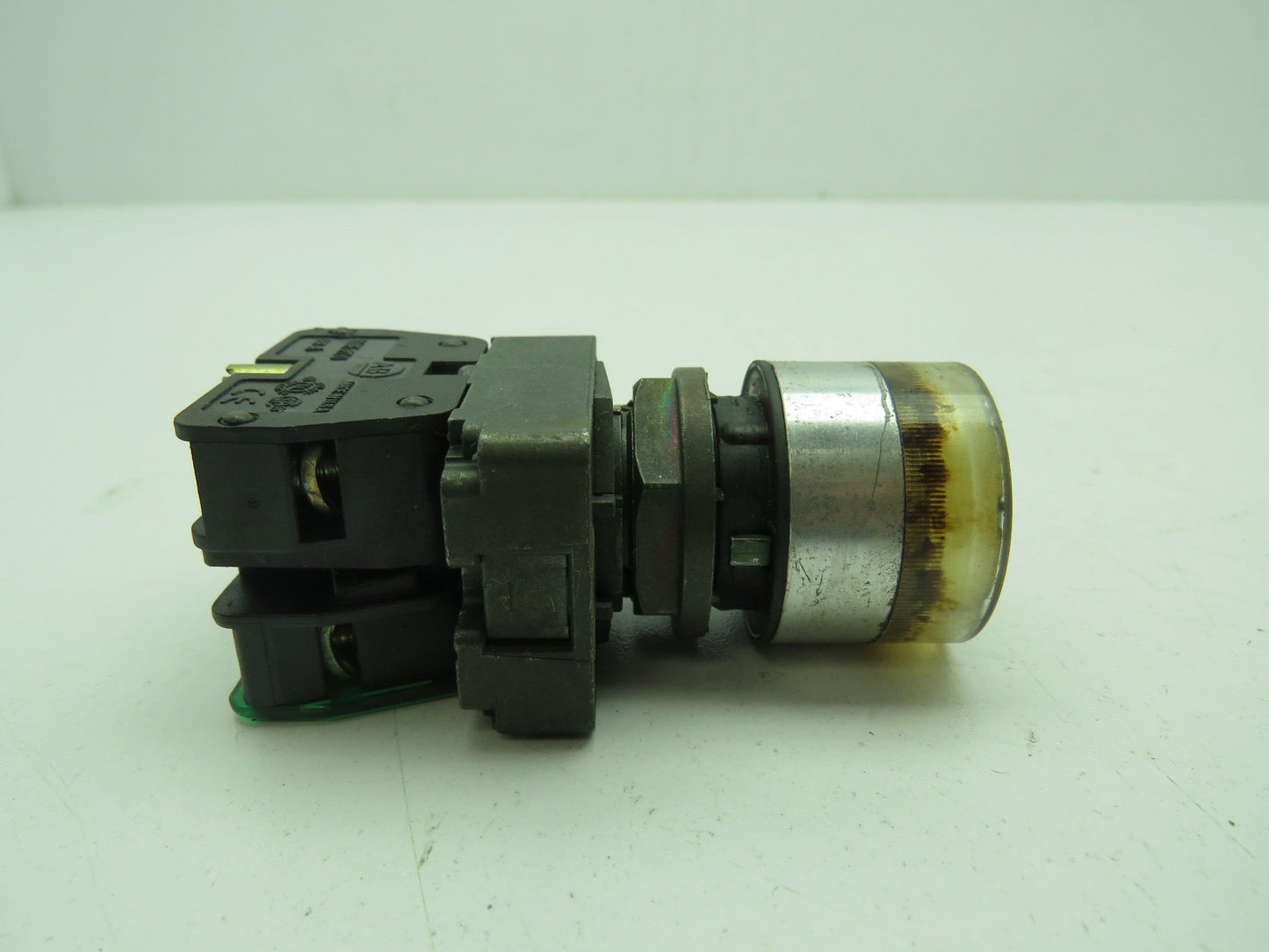 Allen Bradley White Flush Push Button Ser A 800E-2D0 N.O. 800E-2X10  Lot of 6