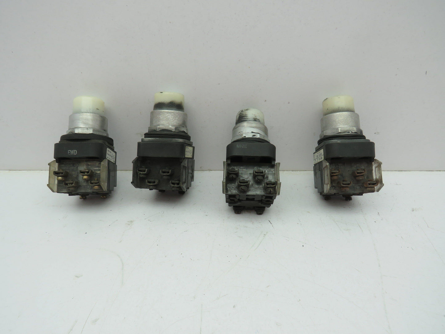 Allen Bradley 800T-PT16 Illuminated Push Button Ser T 120V WHITE NO/NC  Lot of 4