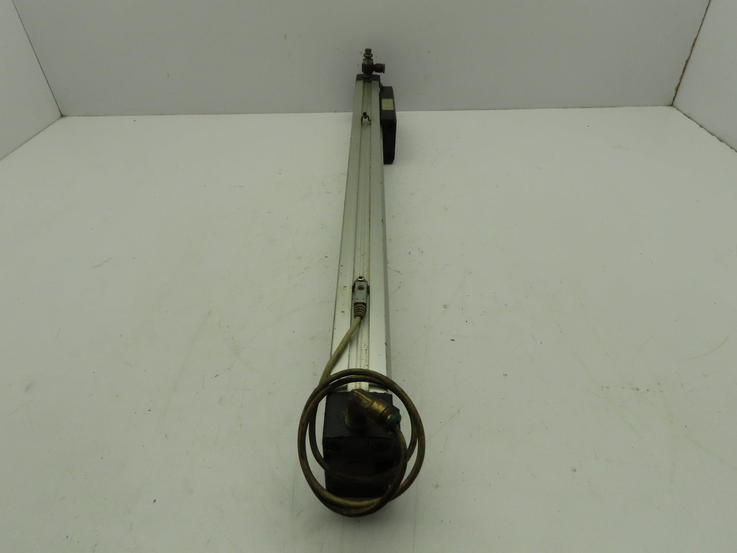 Miller SLR-MOO-32B-02500 Rodless Pneumatic Cylinder