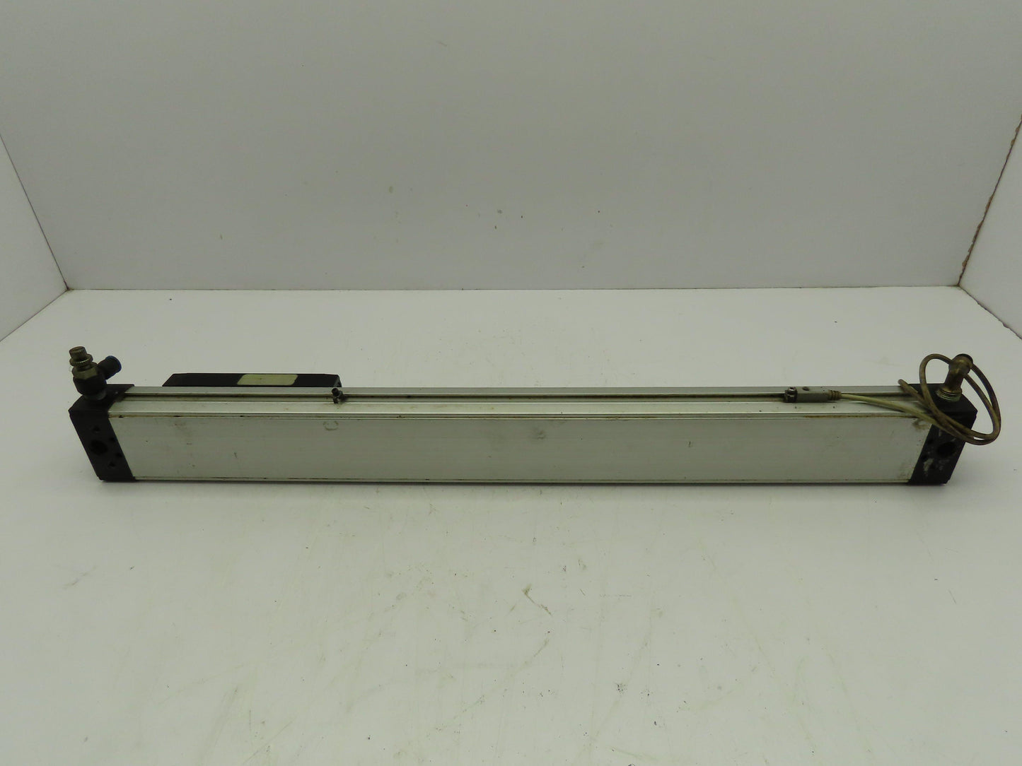 Miller SLR-MOO-32B-02500 Rodless Pneumatic Cylinder