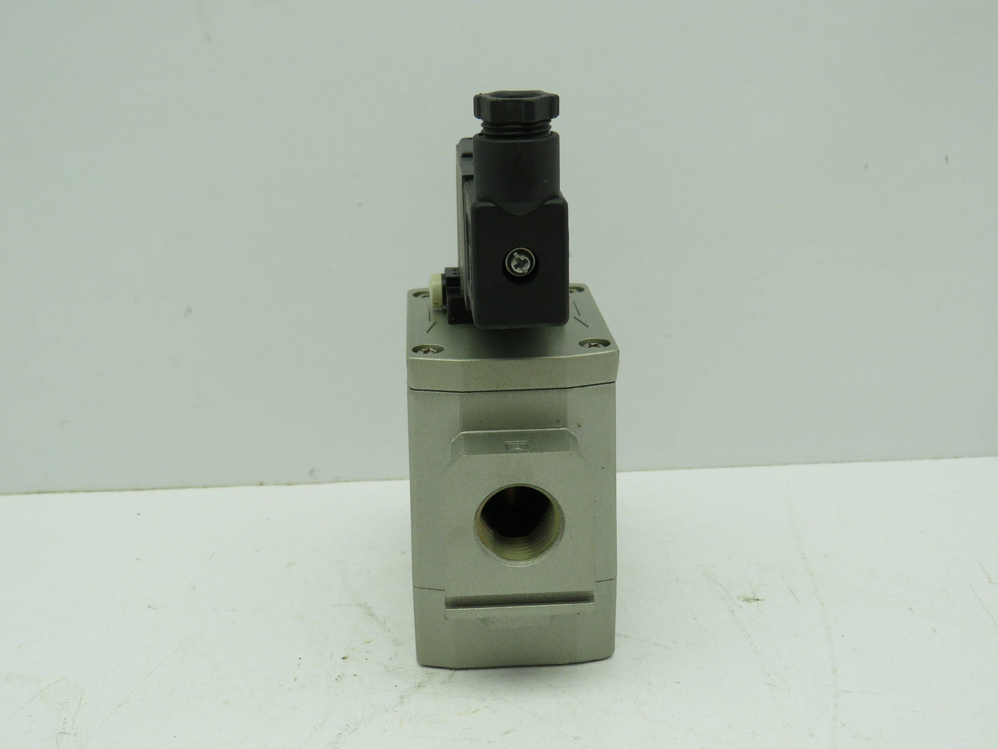 SMC NAV4000-N04-5DZB Pneumatic Soft Start Valve 24VDC 1/2"NPT