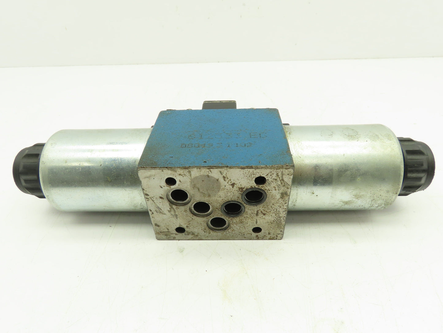 Rexroth 4WE10D40/OFCG24N9DK24L2 Directional Control Valve 24VDC