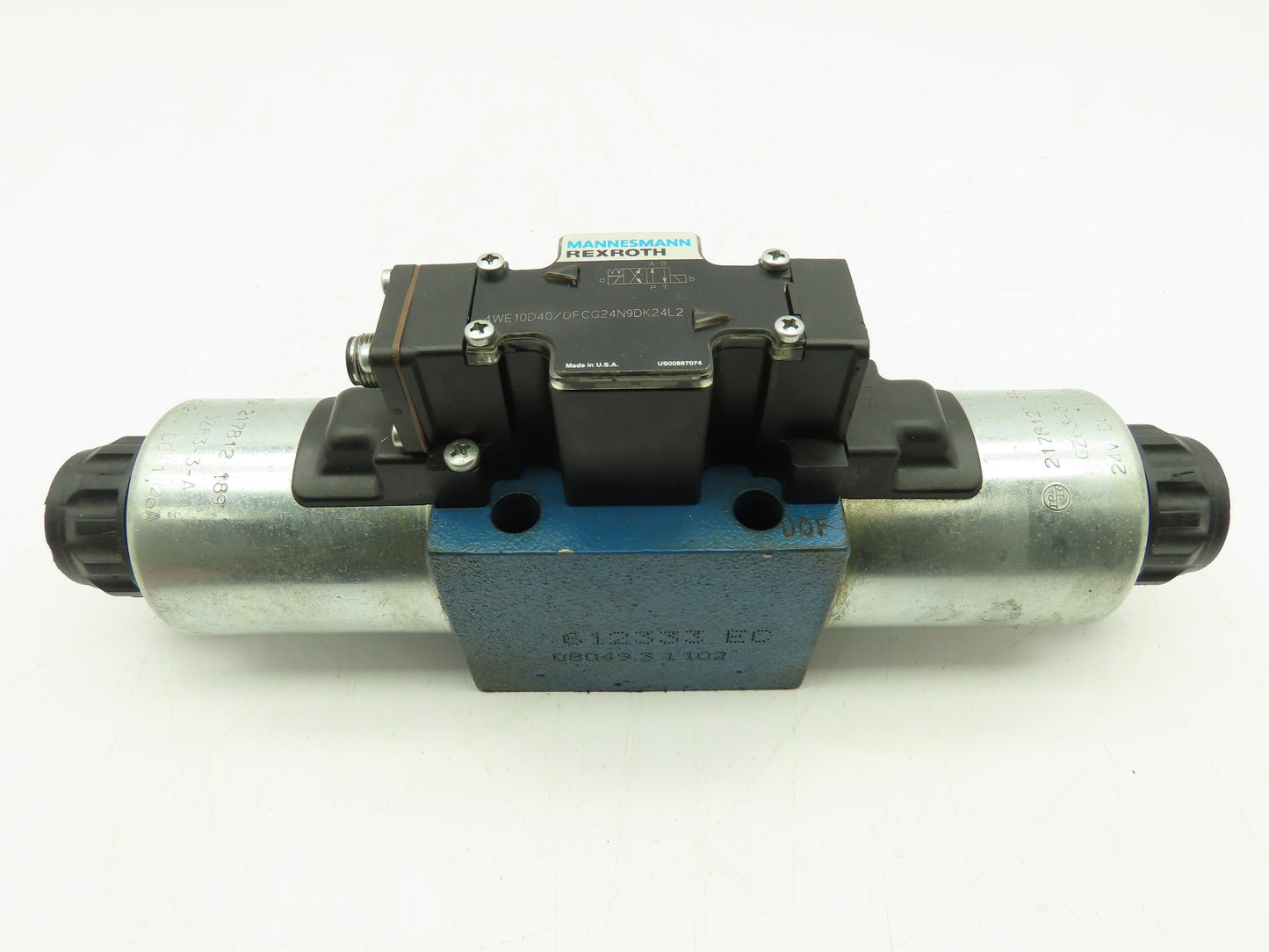 Rexroth 4WE10D40/OFCG24N9DK24L2 Directional Control Valve 24VDC