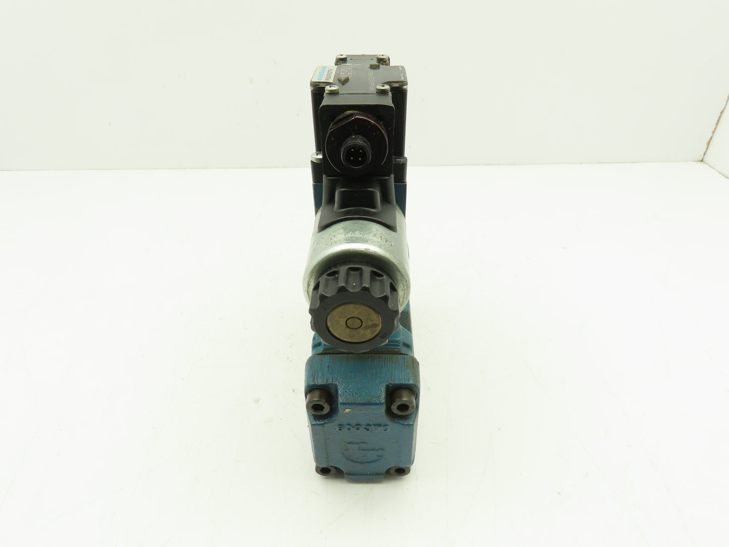 Rexroth 4WE6J61/EG24N9DK24L2,  Z2FS 6-2-43/1QV,  4WEH10W44/6EG24 Valve Stack