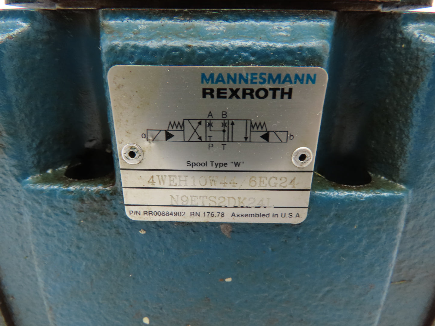 Rexroth 4WE6J61/EG24N9DK24L2,  Z2FS 6-2-43/1QV,  4WEH10W44/6EG24 Valve Stack