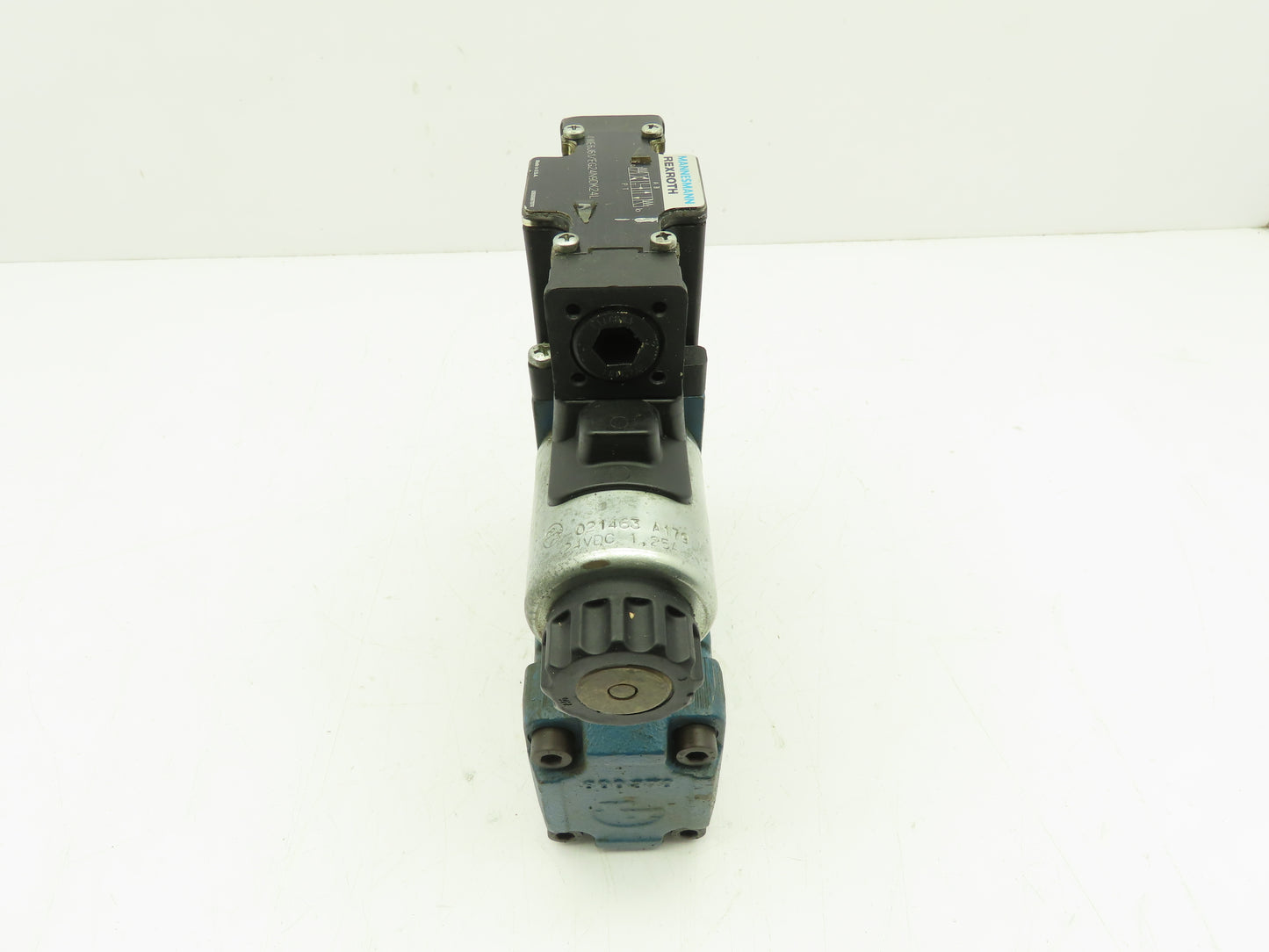 Rexroth 4WE6J61/EG24N9DK24L2,  Z2FS 6-2-43/1QV,  4WEH10W44/6EG24 Valve Stack