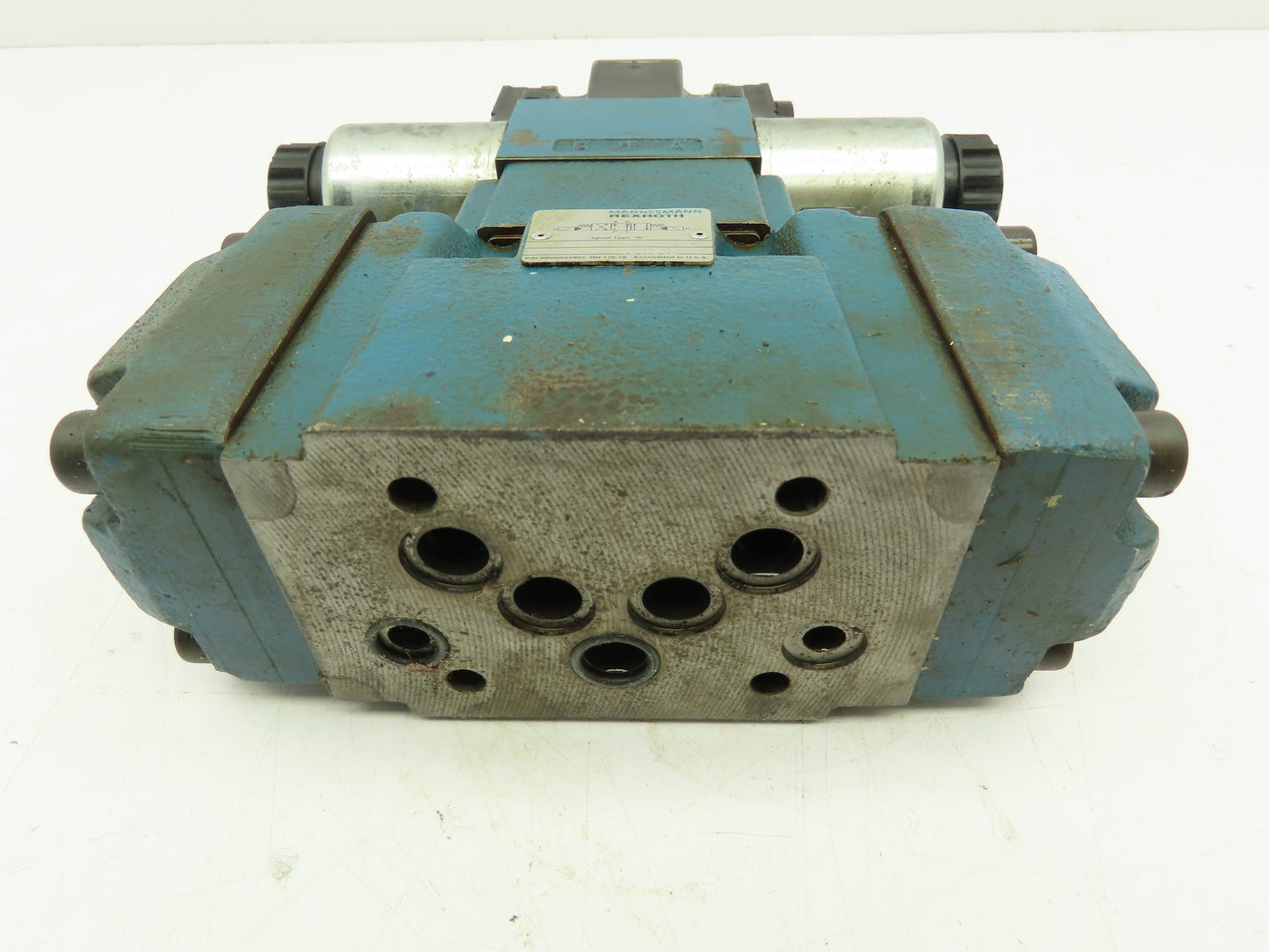 Rexroth 4WE6J61/EG24N9DK24L2,  Z2FS 6-2-43/1QV,  4WEH10W44/6EG24 Valve Stack