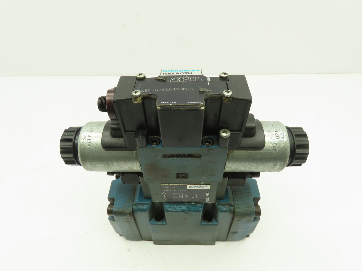 Rexroth 4WE6J61/EG24N9DK24L2,  Z2FS 6-2-43/1QV,  4WEH10W44/6EG24 Valve Stack