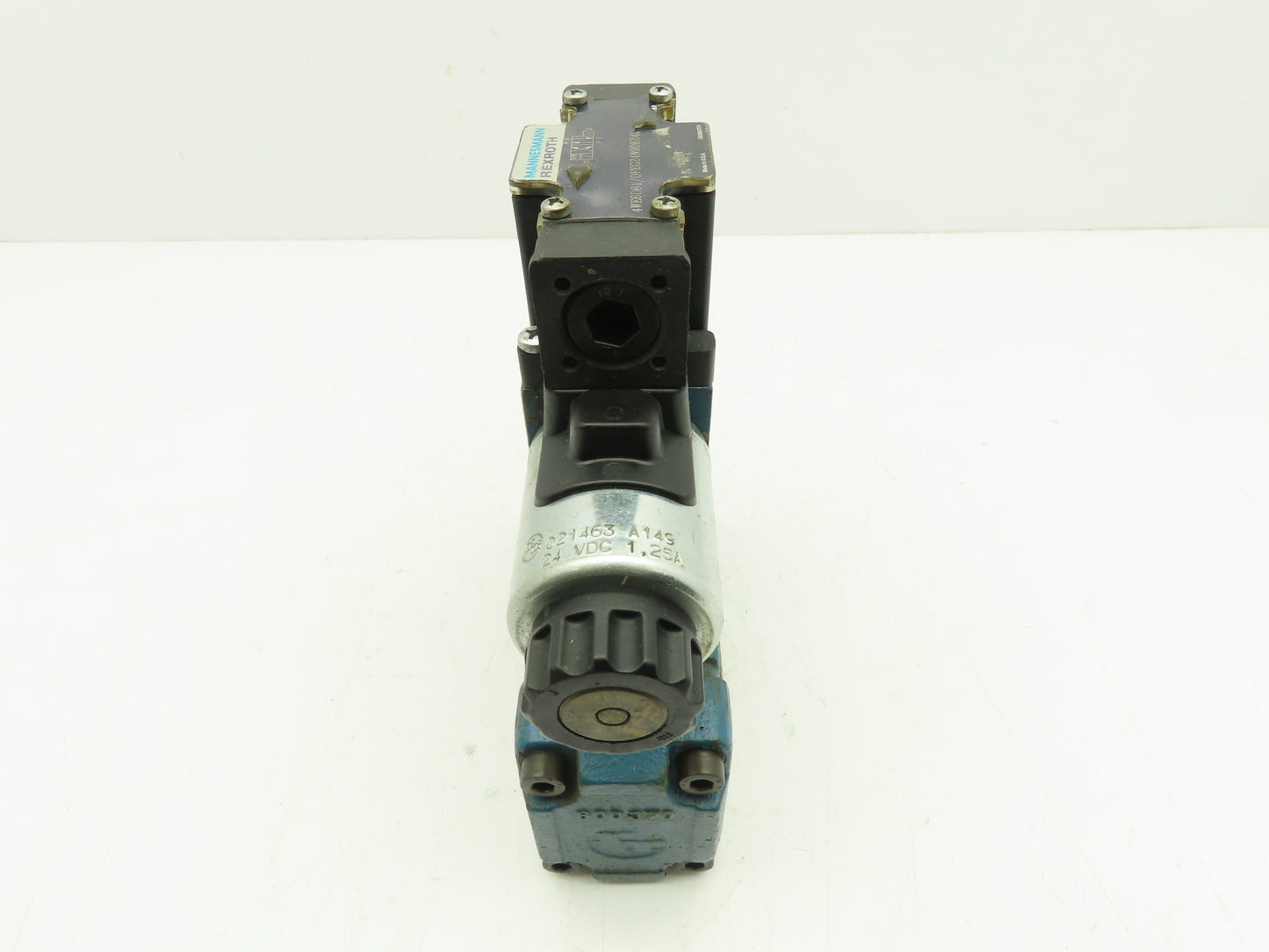 Rexroth 4WE6D61/OFEG24N9DK24L,  Z2FS 6-2-43/1QV,  4WEH10D44/OF6EG24 Valve Stack
