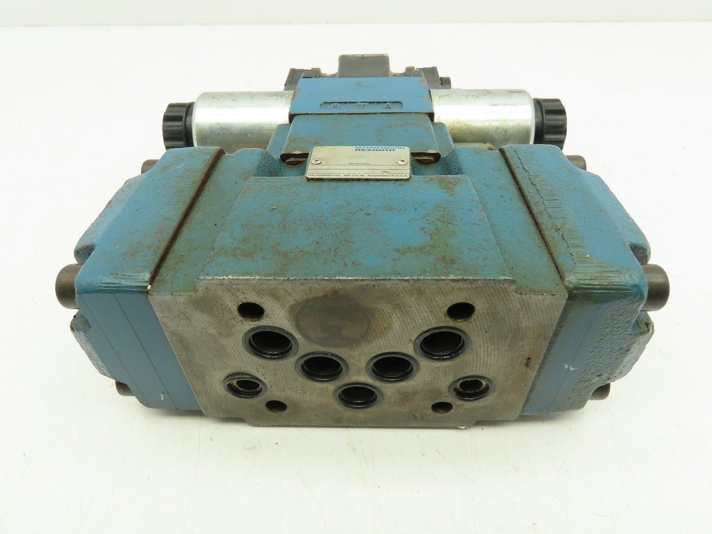 Rexroth 4WE6D61/OFEG24N9DK24L,  Z2FS 6-2-43/1QV,  4WEH10D44/OF6EG24 Valve Stack