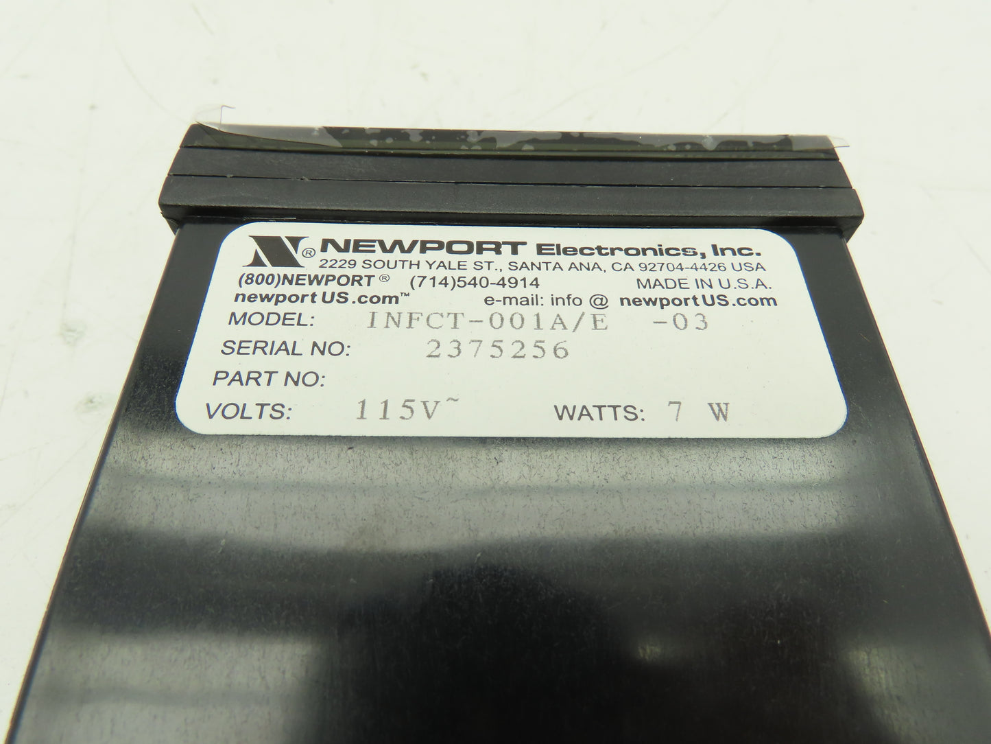 Newport  INFCT-001A/E -03 PROGRAMMABLE DIGITAL
THERMOCOUPLE CONTROLLER