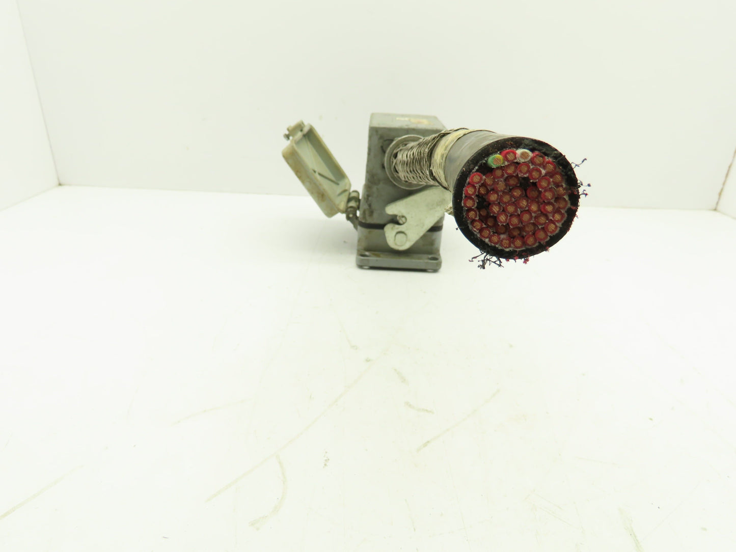 T&B MS 224B Pin & Sleeve Connector Plug 16A 24-Pin Steel Housing Box Side Entry