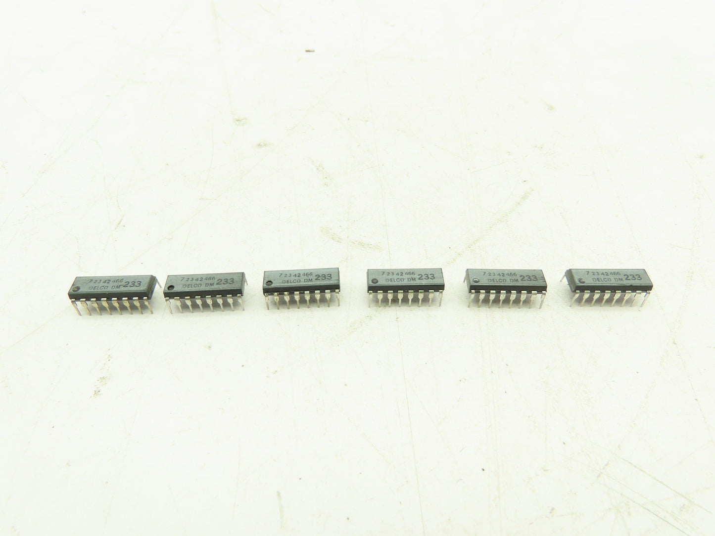 Delco DM233 Audio/Video DIP IC 16-Pin Integrated Circuit 72342466  LOT OF 20