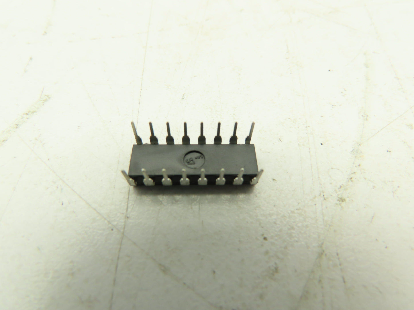 Delco DM233 Audio/Video DIP IC 16-Pin Integrated Circuit 72342466  LOT OF 30
