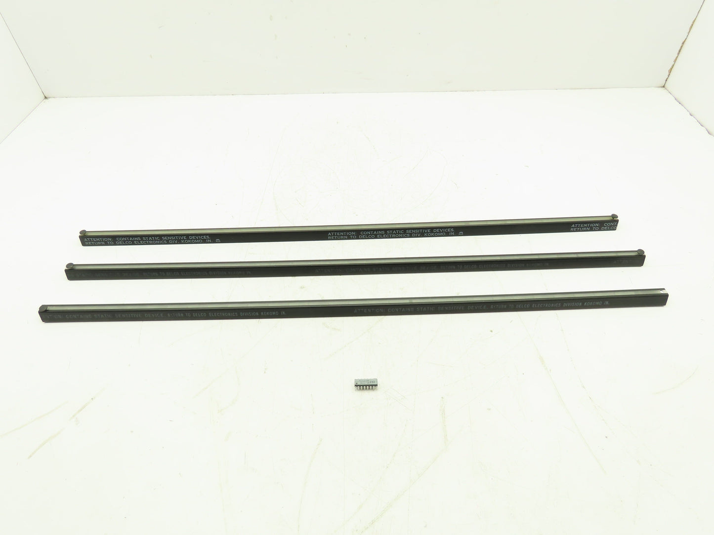Delco DM233 Audio/Video DIP IC 16-Pin Integrated Circuit 72342466  LOT OF 30