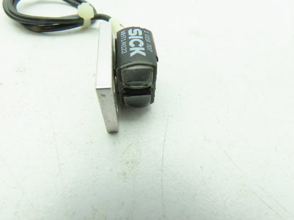 SICK MHT1-N122 Photoelectric Proximity Sensor Switch 10-30 VDC  LOT OF 2