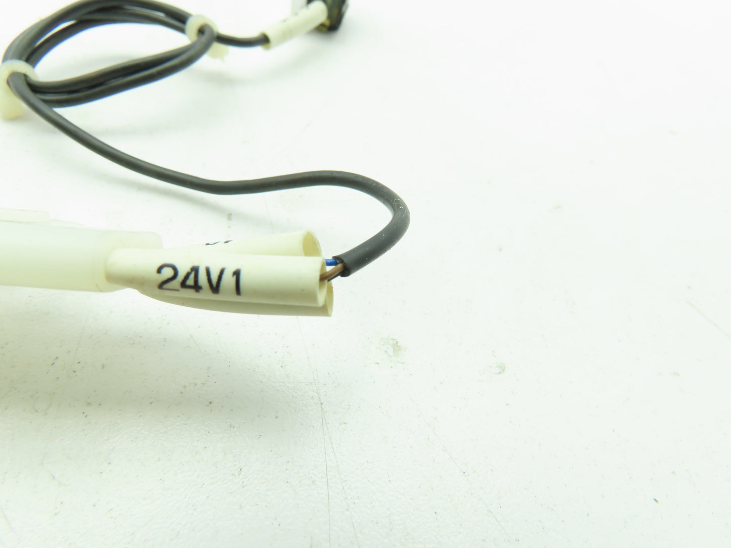 SICK MHT1-N122 Photoelectric Proximity Sensor Switch 10-30 VDC  LOT OF 2
