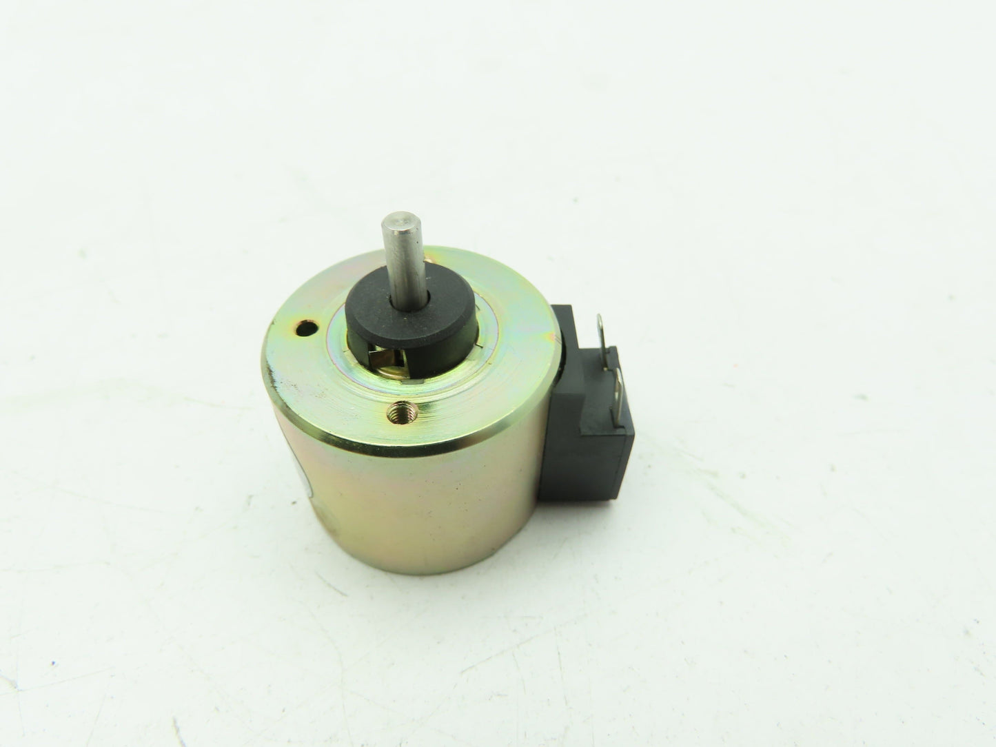 Kuhnke D32 ROR-M Rotary Solenoid 24VDC Clockwise Rotation 5/32" Shaft Dia