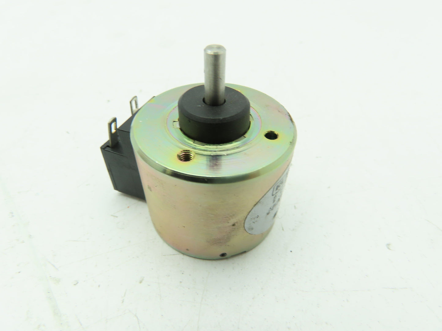 Kuhnke D32 ROR-M Rotary Solenoid 24VDC Clockwise Rotation 5/32" Shaft Dia