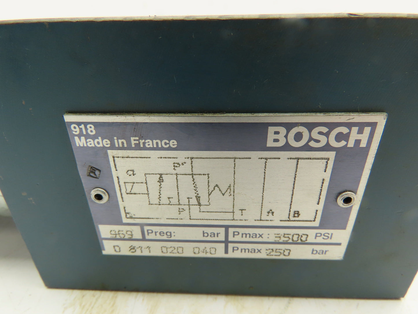 Bosch 918 / 0 811 020 040 Hydraulic Solenoid Valve 24V Coil 3500 PSI