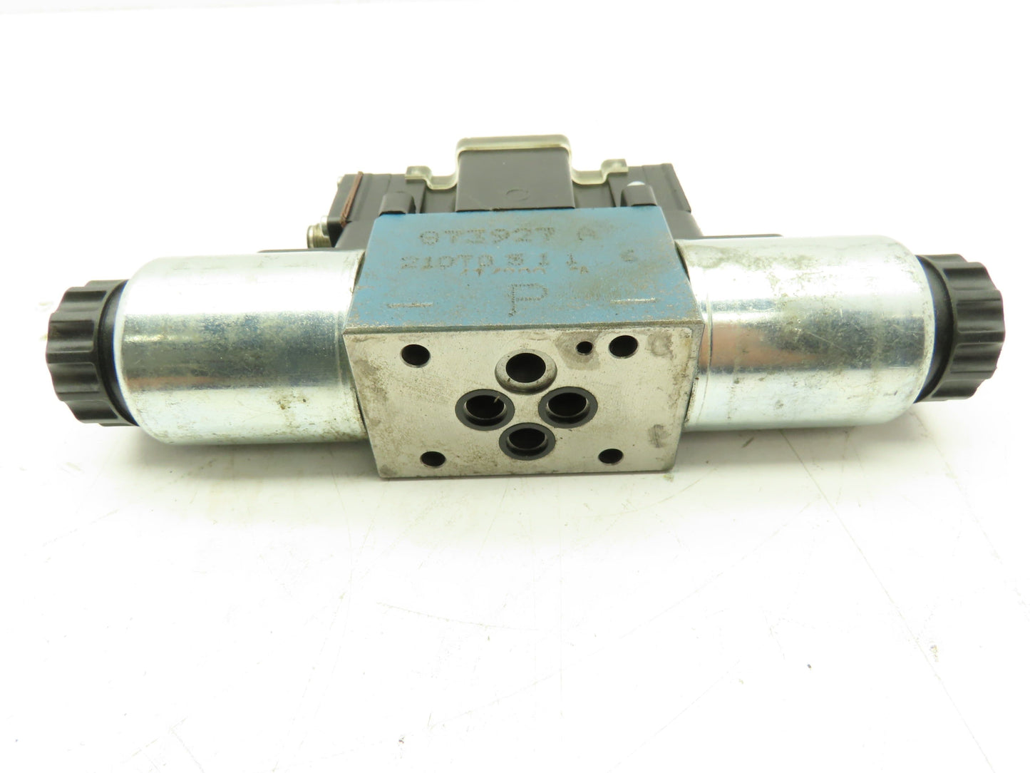 Rexroth 4WE6J61/EG24N9DK24L2 Hydraulic Directional Solenoid Valve 24VDC