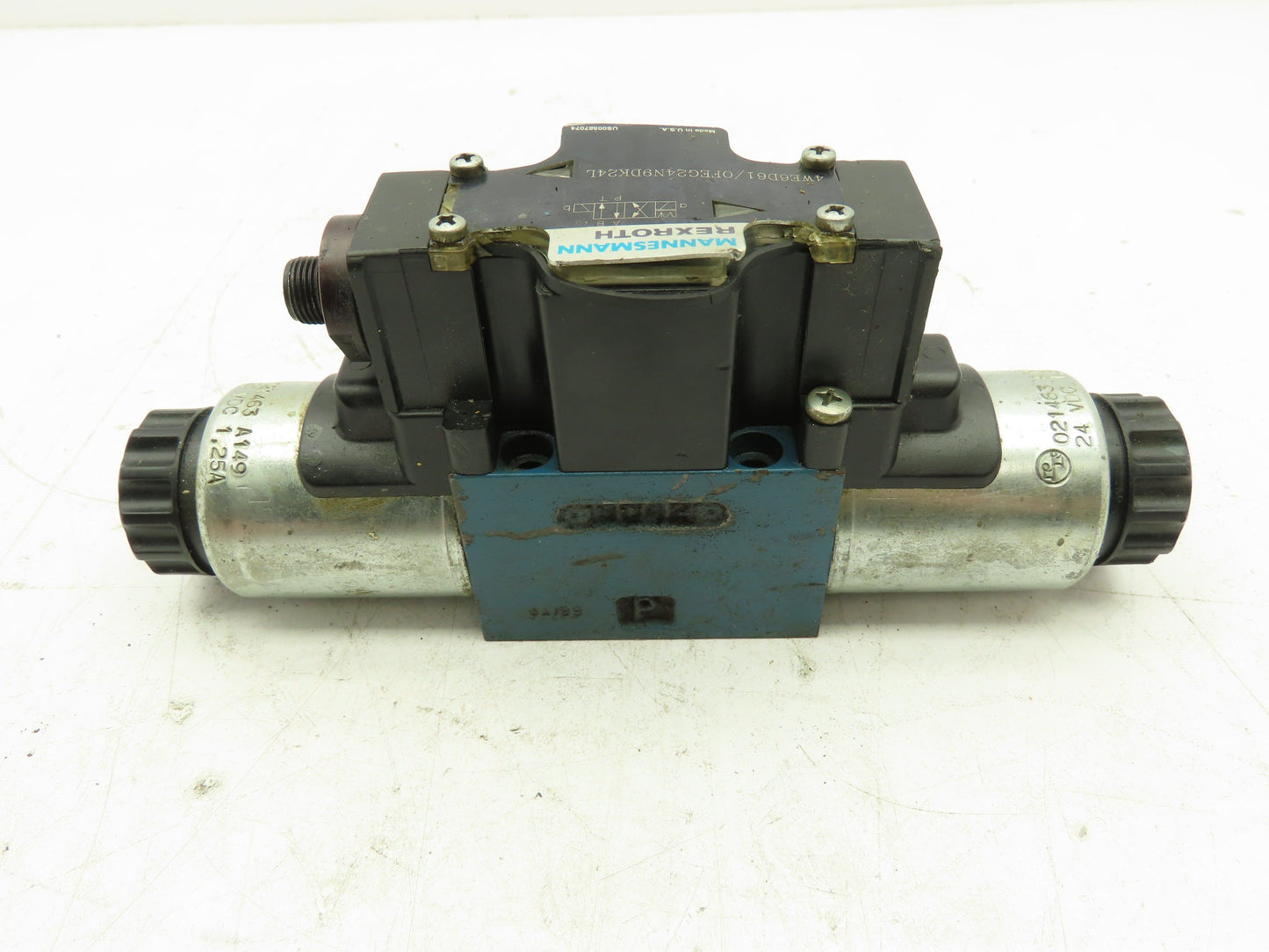 Rexroth 4WE6D61/OFEG24N9DK24L Hydraulic Solenoid Directional Valve 24V