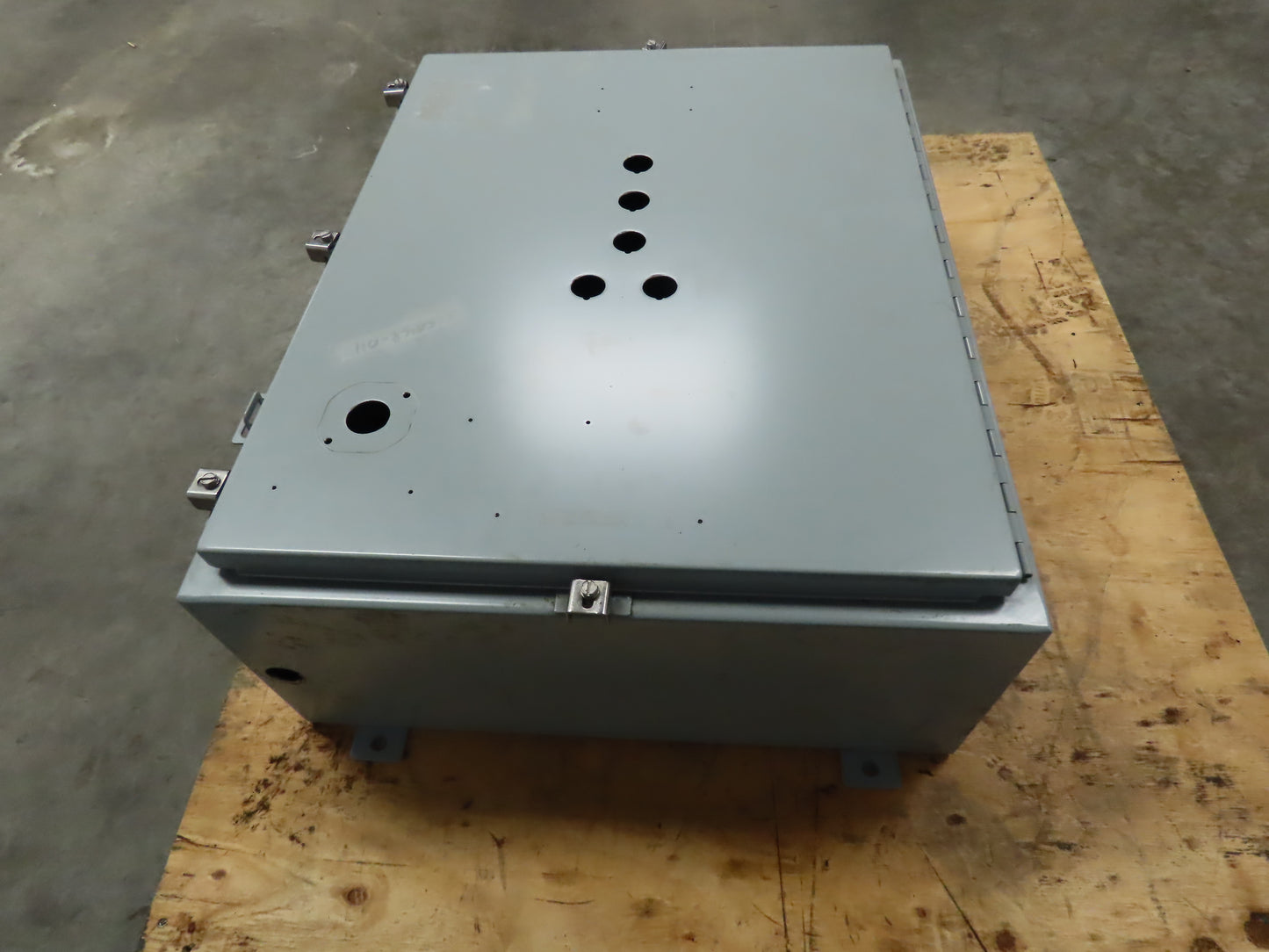 Hoffman A30H24CLP Junction Box Type 4 Encl. 30 x 24 x 10 In.(762 x 610 x 254 mm)