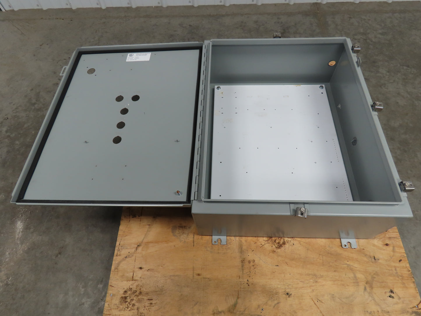 Hoffman A30H24CLP Junction Box Type 4 Encl. 30 x 24 x 10 In.(762 x 610 x 254 mm)