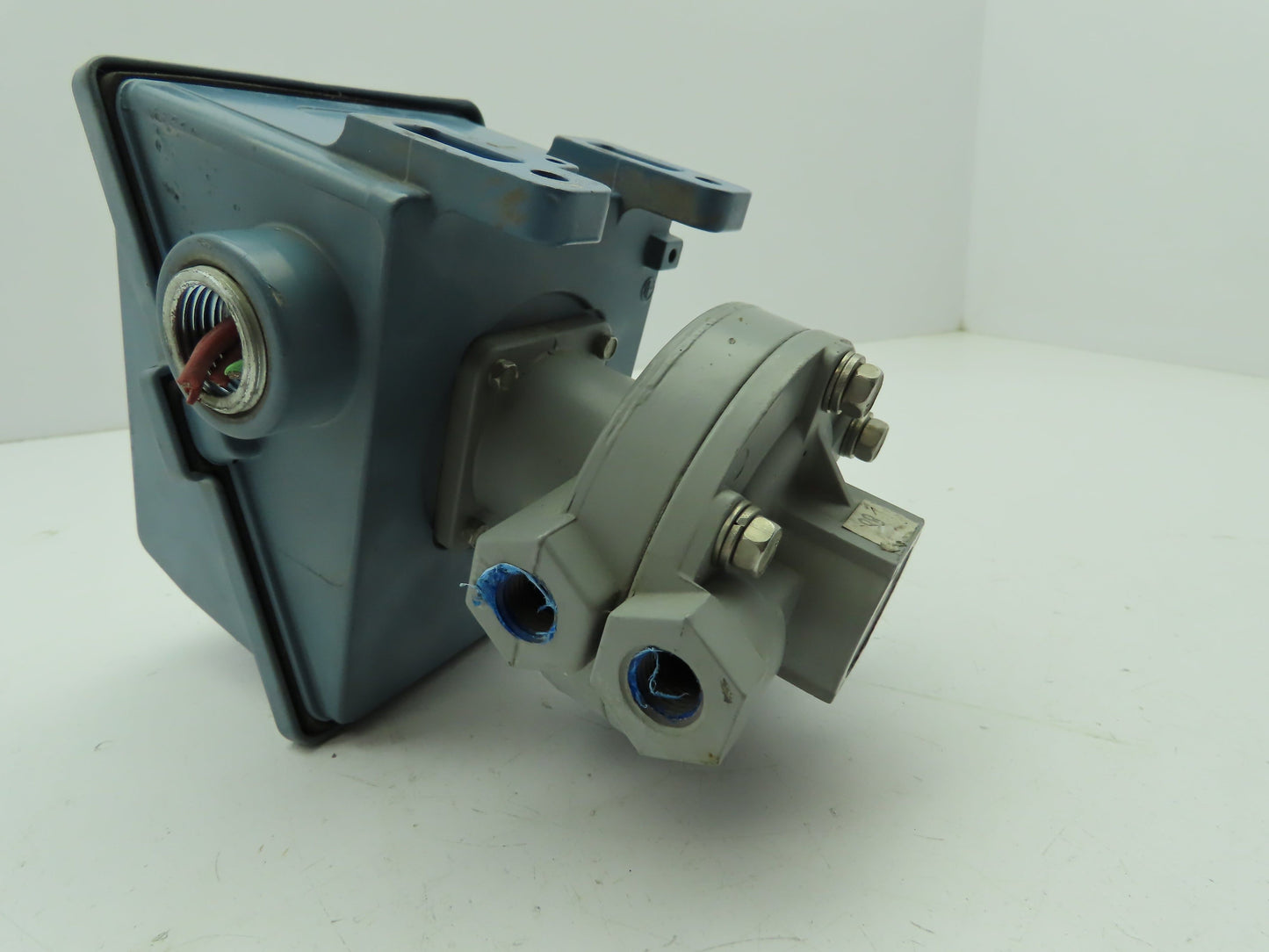 UE United Electric J402K-455 Differential Pressure Switch 5-80" WCD 225PSI 480V