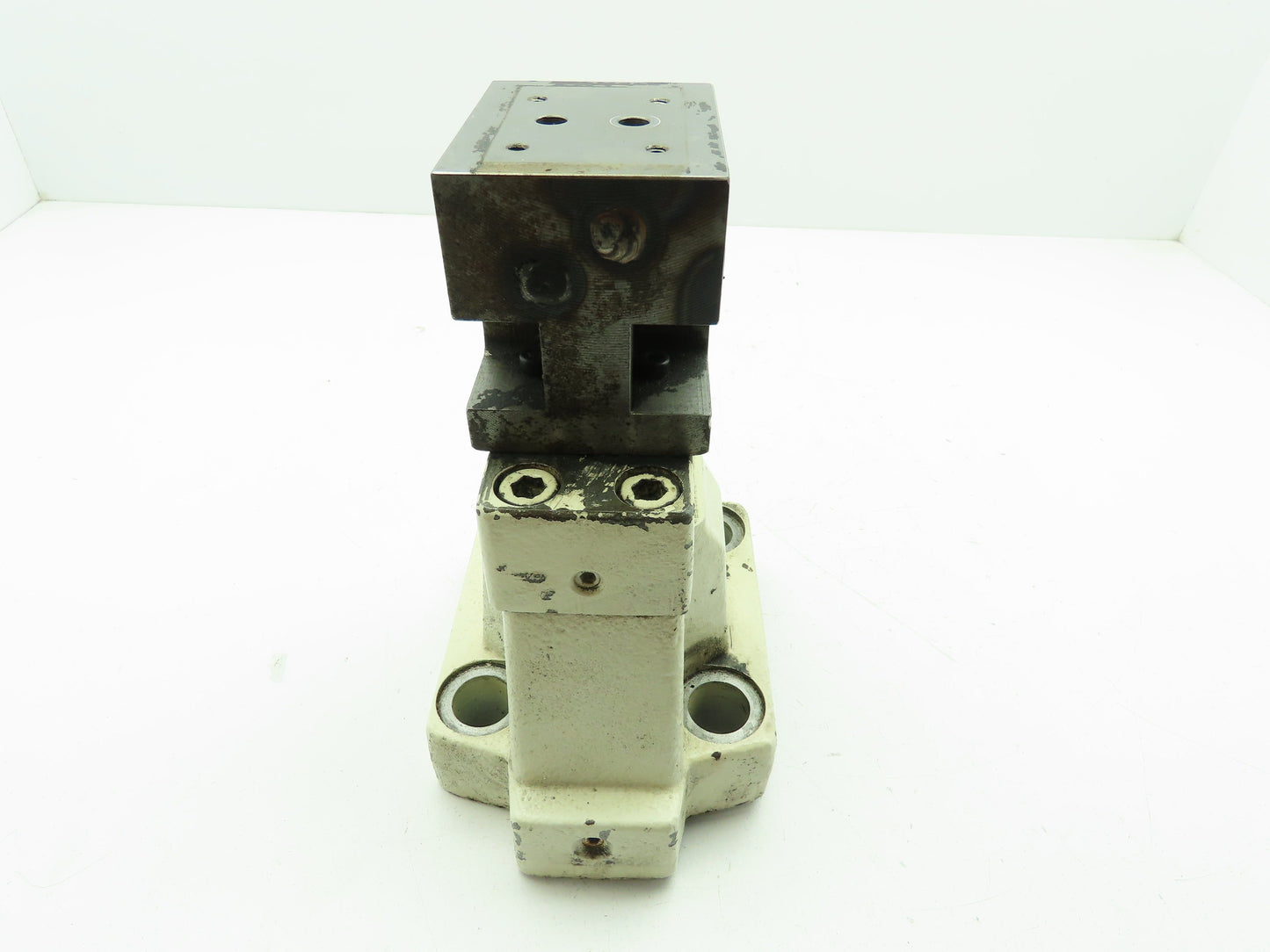 Yuken EBG-10-C-5028 Hydraulic Proportional Pressure Relief Valve Sub-Plate Block