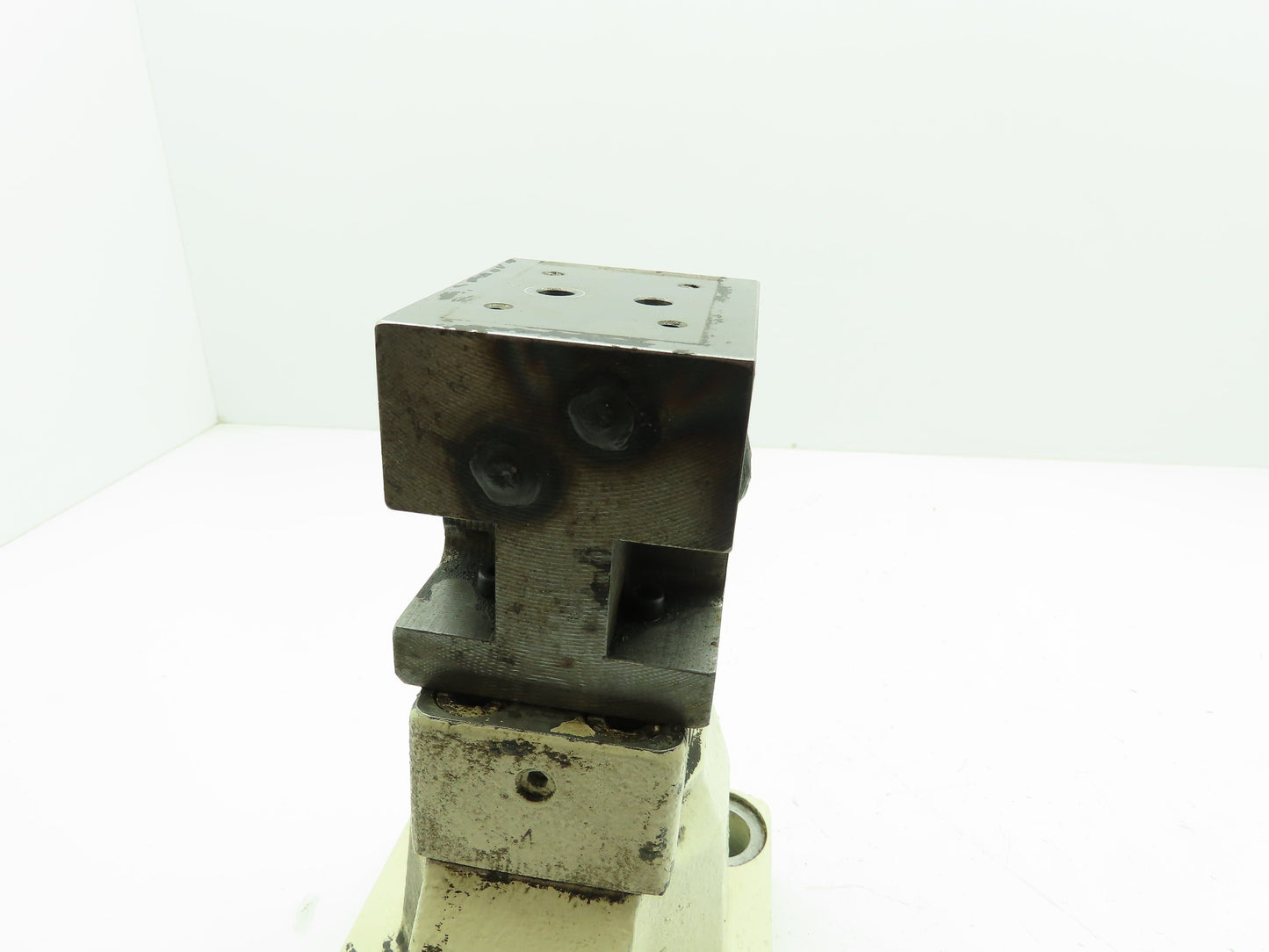 Yuken EBG-10-C-5028 Hydraulic Proportional Pressure Relief Valve Sub-Plate Block