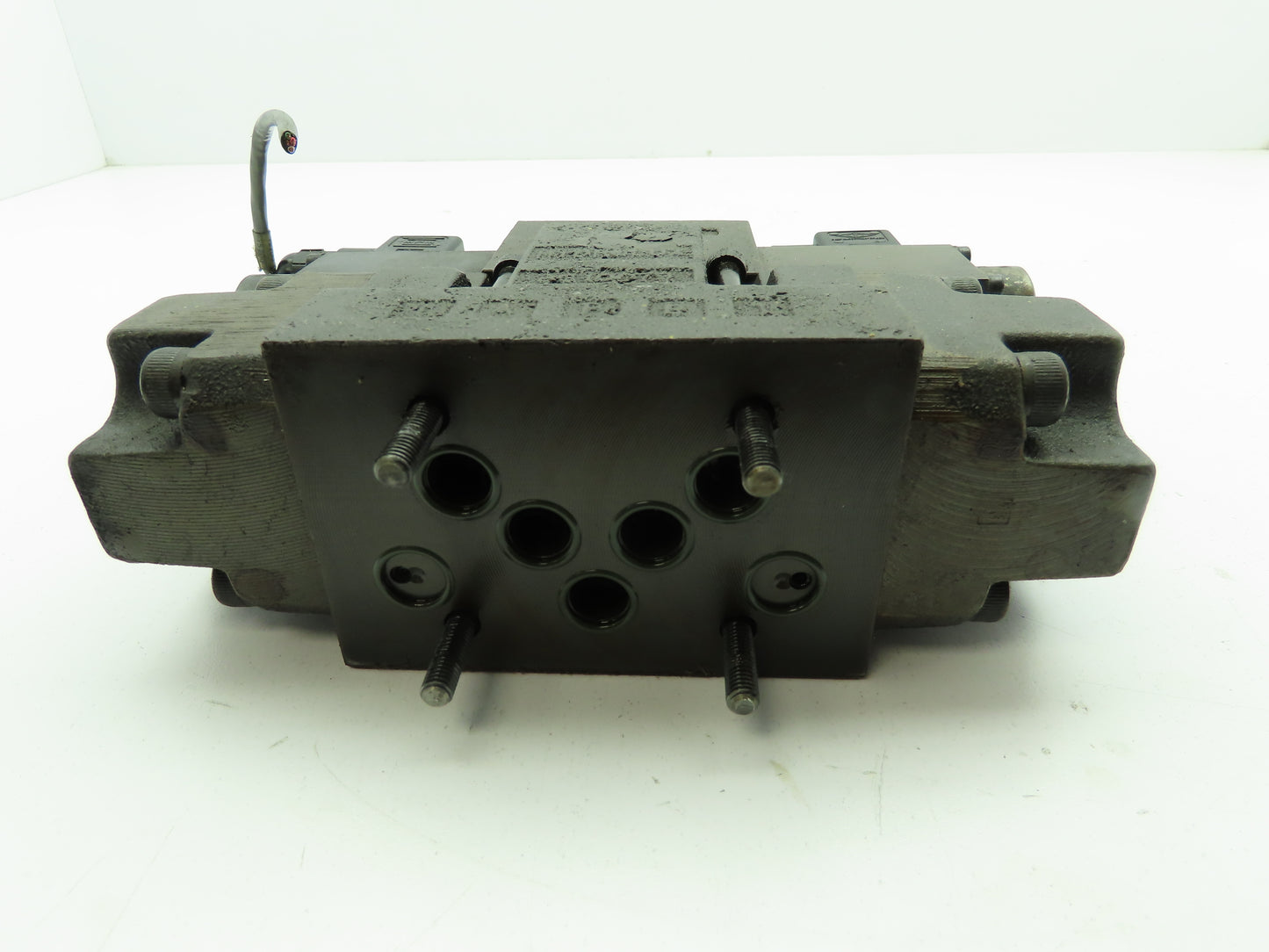 Husky Hydraulic Directional Proportional Double Solenoid Control Valve HPN676773