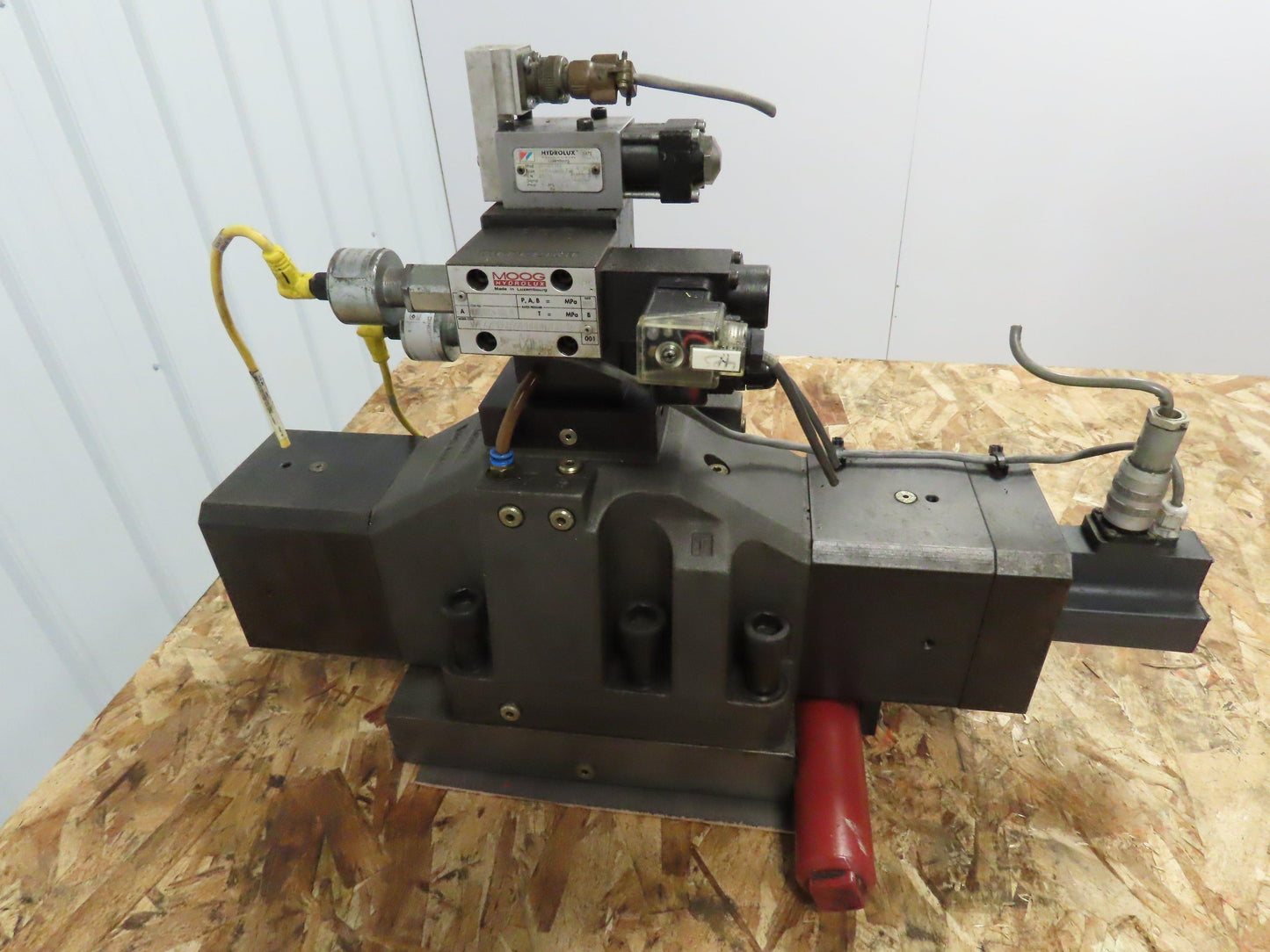 MOOG WSH53P32C108CZBN Hydraulic Proportional Servo Valve Stack D633E714A