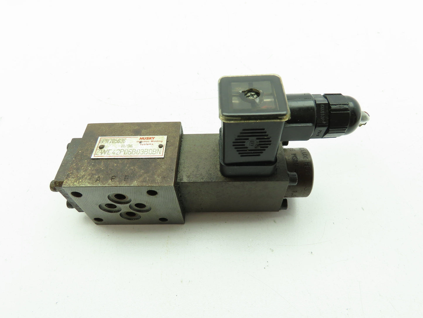 Husky Hydrolux ZWE42P06B03BOBN Hydraulic Directional Control Solenoid Valve 24V